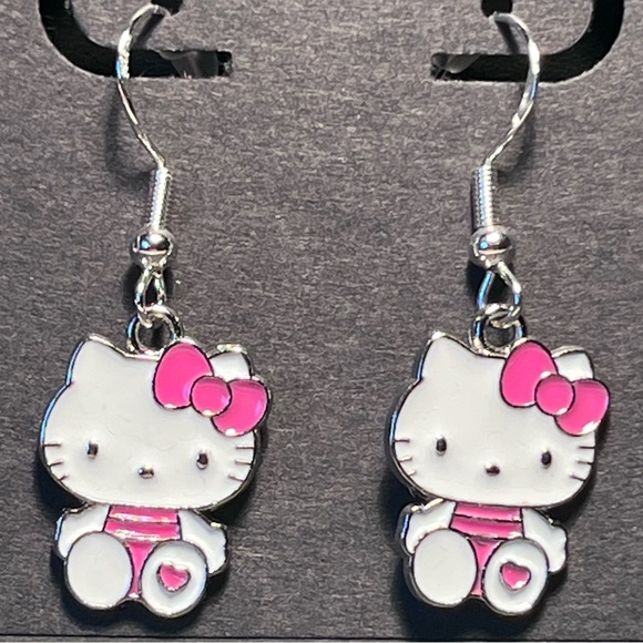 Hello Kitty Earrings - Picture 3 of 8